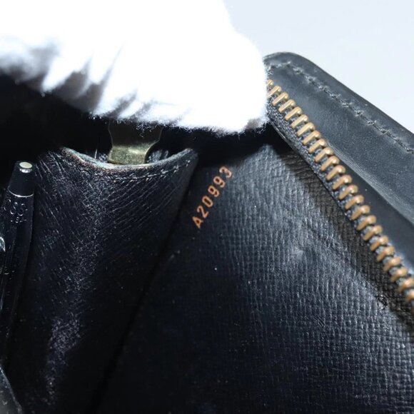 LOUIS VUITTON Epi Pochette Homme Clutch Bag Black Noir - Picture 11 of 16